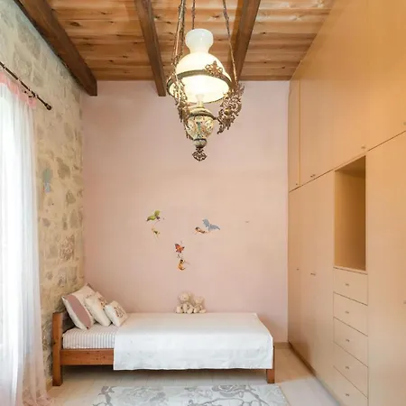 Holiday home Lambraki